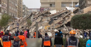 Şanlıurfa'da 9 Katlı Bir Bina Yıkıldı