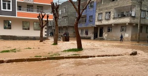 Urfa'da Sel oluştu, caddeler sel sularına teslim oldu
