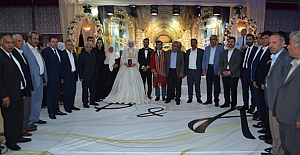 Urfa'da Bürokrat ve Siyasileri bir araya getiren düğün