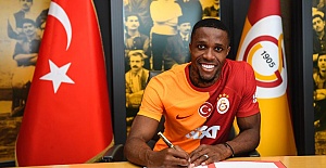 Wilfried Zaha, Galatasaray'a imza attı