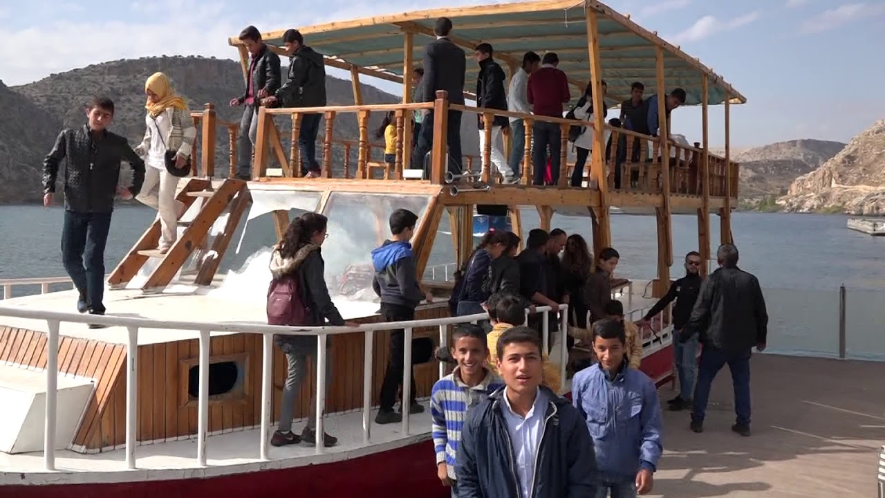 Şanlıurfa Büyükşehir Belediyesi Harran öğrencilerini Halfeti'de ağırladı.
