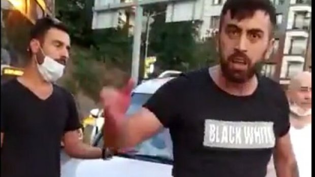 İstanbul'da başörtülü bir doktora saldırı yapıldı