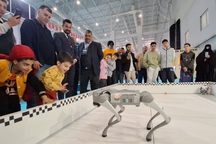 Şanlıurfa Bilim Merkezinin Robot köpeği kitap fuarında yoğun ilgi gördü