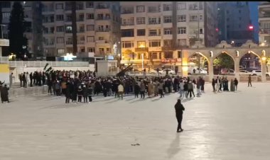 Suriye rejimi çöktü, Şanlıurfa'da kutlama yapıldı