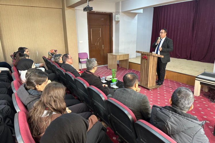 Mustafa Pakır, Süleymaniye Meslek Lisesi'nde gençlere Geleceğin Mesleklerini anlattı
