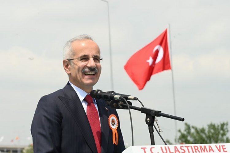 BAKAN URALOĞLU: BAYRAMDA OTOYOLLARDAN 8,4 MİLYON ARAÇ GEÇTİ