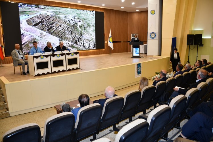 Harran Üniversitesi’nde İnsanlık Tarihi, Astronomi ve Bilim Sempozyumu Başladı