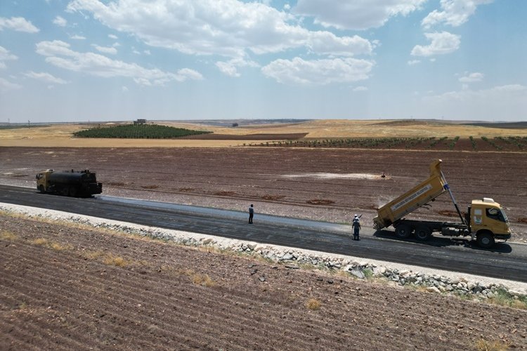 BÜYÜKŞEHİR’DEN HİLVAN KIRSALINA KARAYOLLARI STANDARTLARINDA 8 KM’LİK KONFORLU YOL