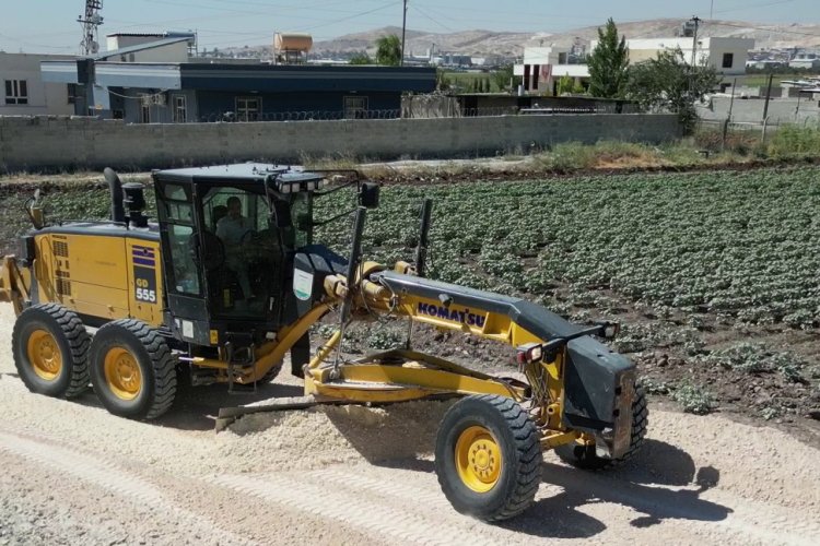 ŞANLIURFA BÜYÜKŞEHİR, EYYÜBİYE’DE KIRSAL MAHALLE YOLLARINI YENİLİYOR