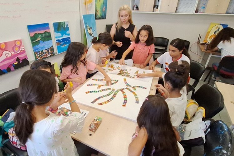 ŞANLIURFA’DA ÇOCUKLAR GÜNÜNÜ GENÇLİK MERKEZİNDE DEĞERLENDİRİYOR