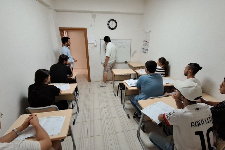 HAYALLERİNDEKİ ÜNİVERSİTEYİ ŞANLIURFA BÜYÜKŞEHİR BELEDİYESİ İLE KAZANDILAR