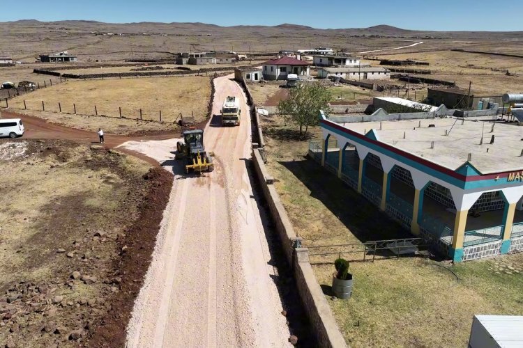 BÜYÜKŞEHİR, SİVEREK KIRSALINDAKİ YOLLARI BAŞTAN AŞAĞI YENİLİYOR