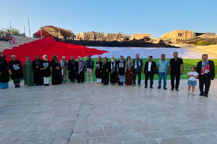 Şanlıurfa'da Gazze’ye destek için 600 Metrekarelik Filistin Bayrağı Açıldı