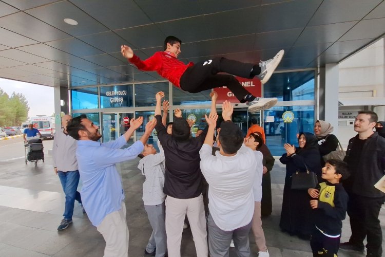 BALKAN ŞAMPİYONU MEMLEKETİ ŞANLIURFA’DA COŞKUYLA KARŞILANDI