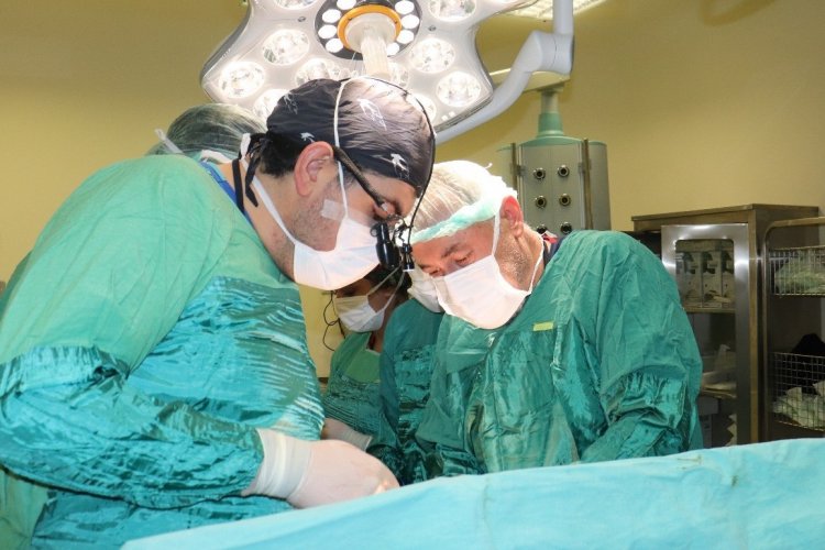 Şanlıurfa'da Tıbbi Mucize: 15,8 Kilo Ağırlığındaki Dev Tümör Çıkarıldı