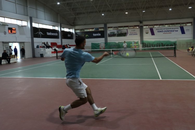 ŞANLIURFA’DA ÖĞRETMENLER GÜNÜ TENİS TURNUVASI HEYECANLA TAMAMLANDI