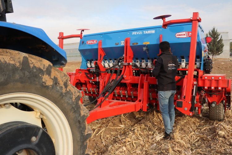 BÜYÜKŞEHİR’DE TARIMDA YENİLİKÇİ YÖNTEM ANIZA EKİM PROJESİ BAŞARIYLA SÜRÜYOR