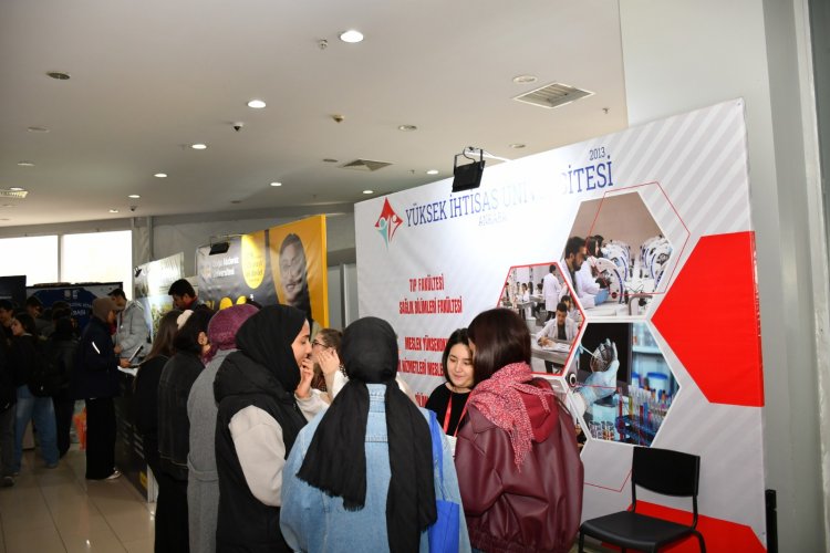 Şanlıurfa’da Gençlerin Geleceğine Işık Tutan Etkinlik: Üniversite Tanıtım ve Kariyer Günleri Coşkuyla Başladı!