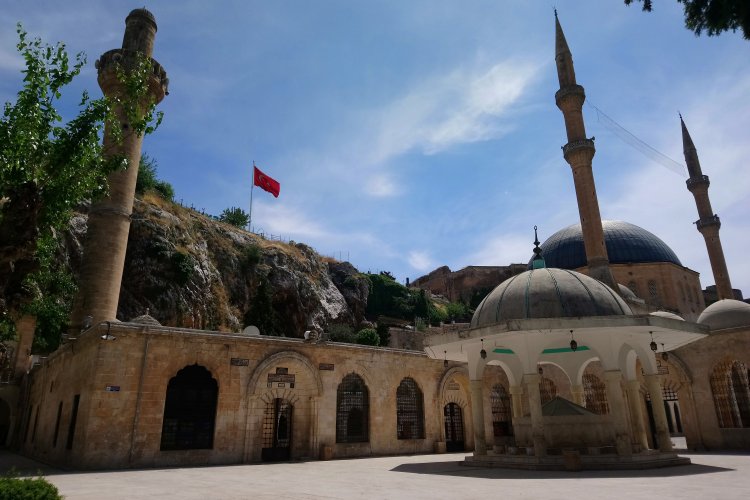 Rahmet ve Mağfiret Kapısı Aralanıyor: İslam Âlemi Regaip Kandili’ni Karşılamaya Hazır