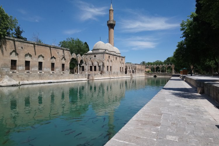 Peygamberler Şehrinde Kandil Hazırlığı: Balıklıgöl Ziyaretçilerini Bekliyor