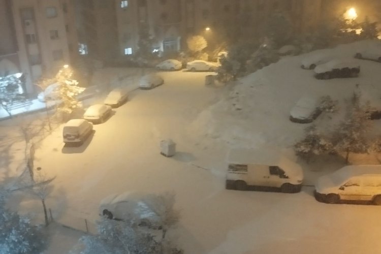 Şanlıurfa Beyaza Büründü: Kar Yağışı Hayatı Durma Noktasına Getirdi