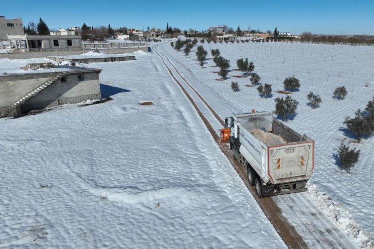 KÖY YOLLARI TEMİZLENİYOR: BÜYÜKŞEHİR KIRSALDA SONA YAKIN