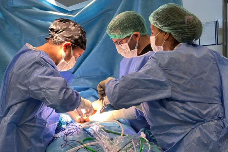 Şanlıurfa’da Büyük Başarı: Rektum Kanseri "Kapalı Yöntemle" Mağlup Edildi