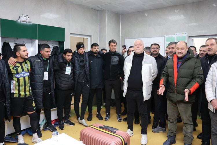 Başkan Gülpınar’dan Soyunma Odasında Zafer Kutlaması: Şanlıurfaspor, Bucaspor’u 4-2 Mağlup Etti!