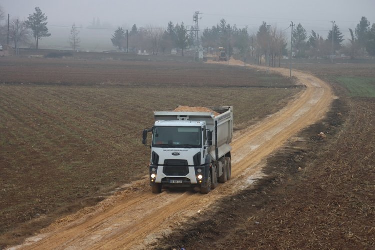 BAŞKAN GÜLPINAR SÖZÜNÜ TUTTU: SURUÇ'TA MEZARLIK YOLU ÇİLESİ TARİH OLUYOR!