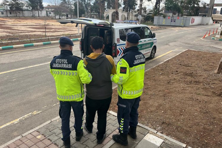 Otoyol Farelerine Jandarma Şoku: Çaldıklarıyla Birlikte Yakalandı