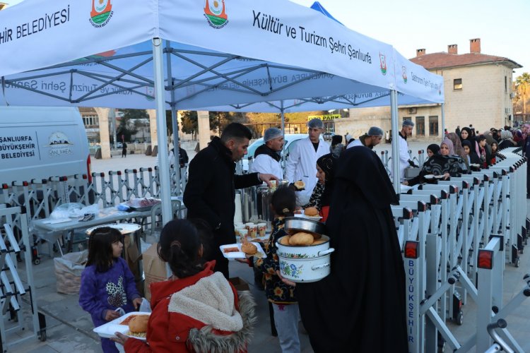 Şanlıurfa’da Gönül Sofraları Kuruldu: Binlerce Vatandaş İftar Çadırlarında Buluştu