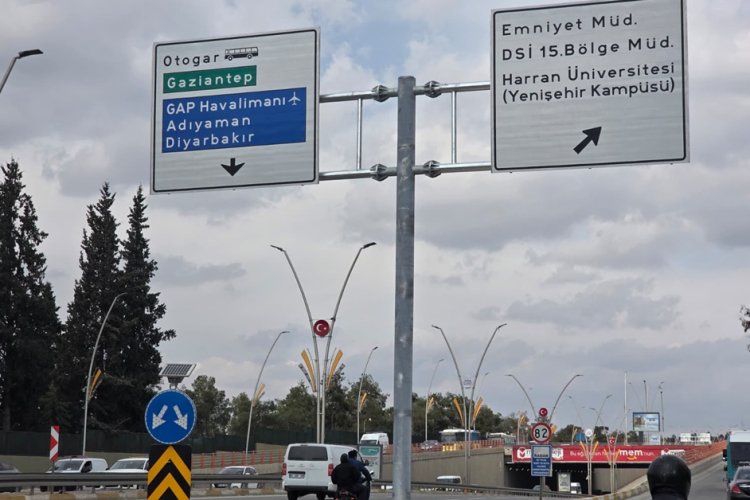 Şanlıurfa’da Ulaşım Güvenliği İçin Baş Üstü Yönlendirme Levhaları Artırılıyor