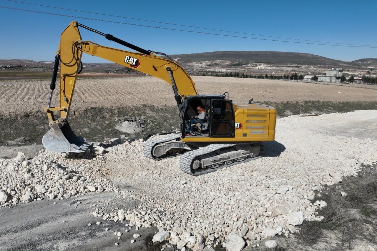 BÜYÜKŞEHİR, KARAKÖPRÜ’DE 14 KM’LİK GRUP YOLUNU SICAK ASFALTLA BULUŞTURUYOR