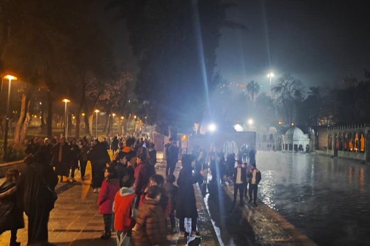 SAĞANAK YAĞIŞA RAĞMEN KADİR GECESİ’NDE BALIKLIGÖl'E ZİYARETÇİ AKINI