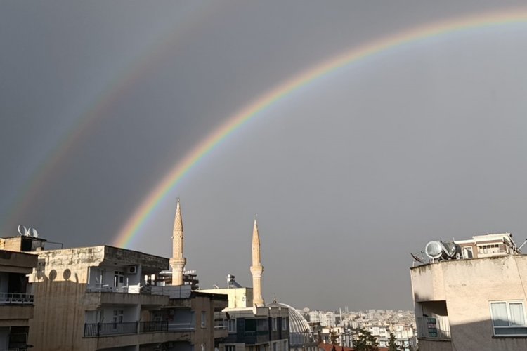 URFA’DA ÜÇÜNCÜ BAYRAM SÜRPRİZİ: GÖKYÜZÜNDE ÇİFTE RENK ŞÖLENİ!