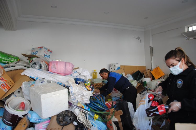 HALİLİYE'DE ZEHİR TACİRLERİNE OPERASYON: 2020’DEN KALMA GIDALARA EL KONULDU