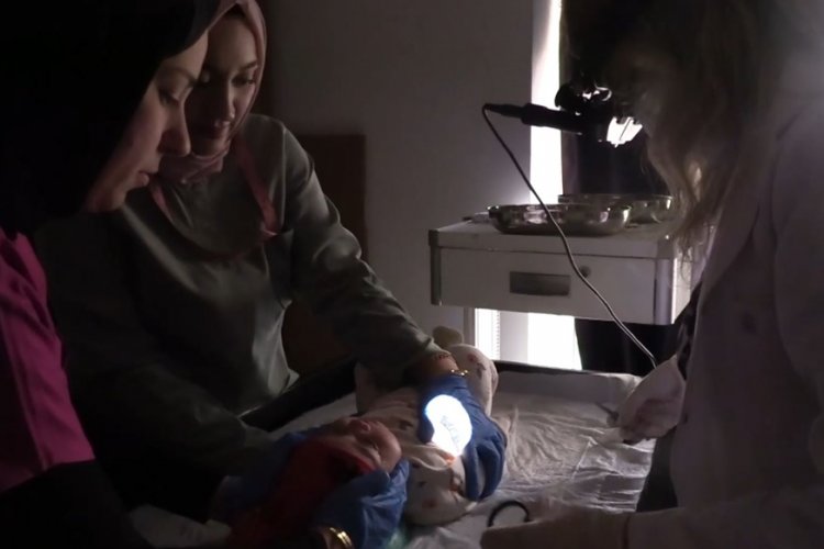 İhmal Etmeyin! Bebeklerde Göz Dibi Taraması Körlüğü Engelleyebilir!