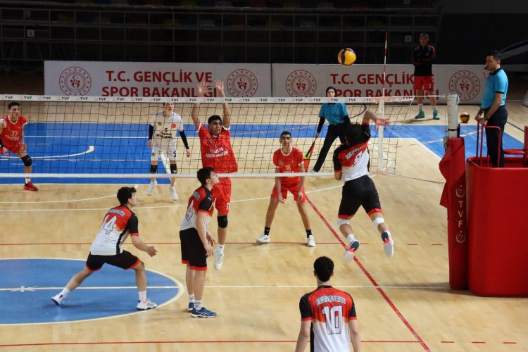 ŞANLIURFA BÜYÜKŞEHİR BELEDİYESİ GENÇ ERKEKLER VOLEYBOL TAKIMI YARI FİNALE ÇIKTI