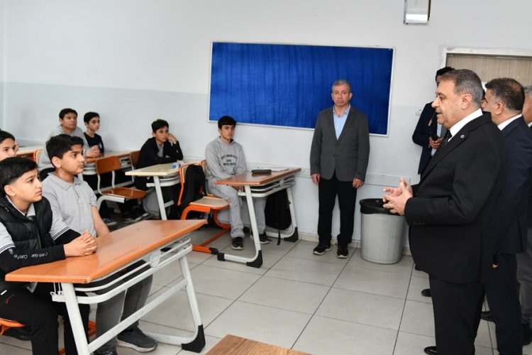 Vali Şıldak’tan Eğitim Mesaisi: Okulları Tek Tek Ziyaret Etti