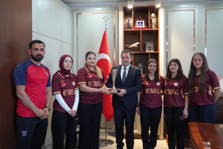 Şanlıurfa TSO Başkanı Mehmet Doğan Yetim’den Kadın Hokey Takımına Ziyaret