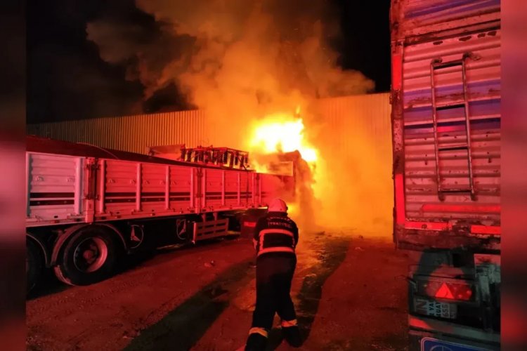 TIR GARAJINDA YANGIN: 3 ARAÇ ZARAR GÖRDÜ