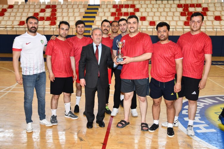 Harran Üniversitesi’nde Birimler Arası Futbol Turnuvası’nın Şampiyonu Eğitim Fakültesi Oldu