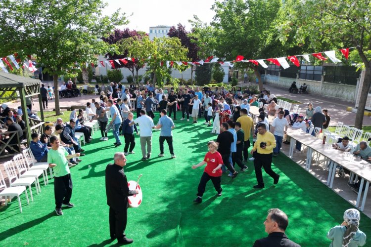 Engeller Türkülerle Aşıldı: Şanlıurfa’da Unutulmaz Sıra Gecesi