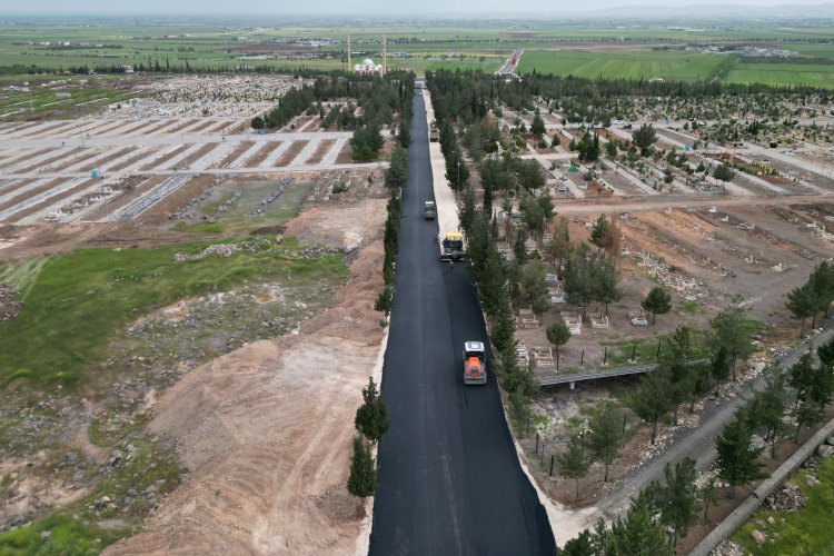 Büyükşehir’den Bayram Öncesi Mezarlık Yoluna Hummalı Dokunuş!
