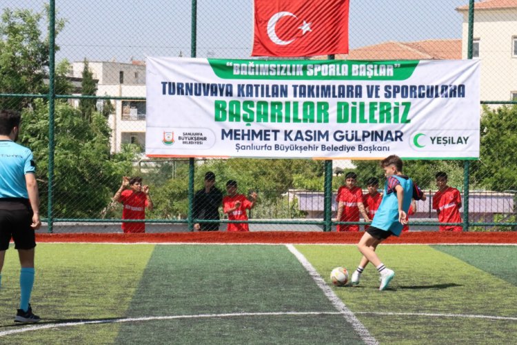 Okullar Arası Futbol Turnuvasında Kıyasıya Rekabet Başladı