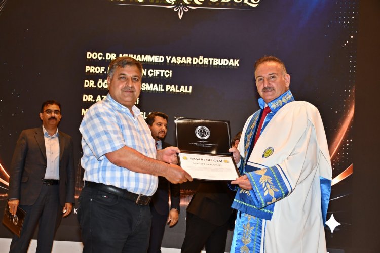 Gazeteci Mehmet Guli Aslan’a Harran Üniversitesi’nden "Başarı Ödülü”