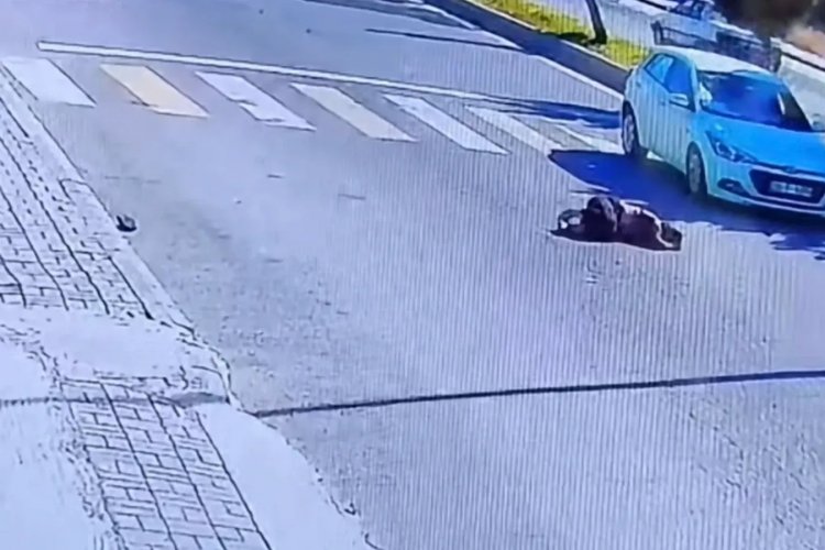 Karşıya Geçmeye Çalışan Kadına Otomobil Çarptı