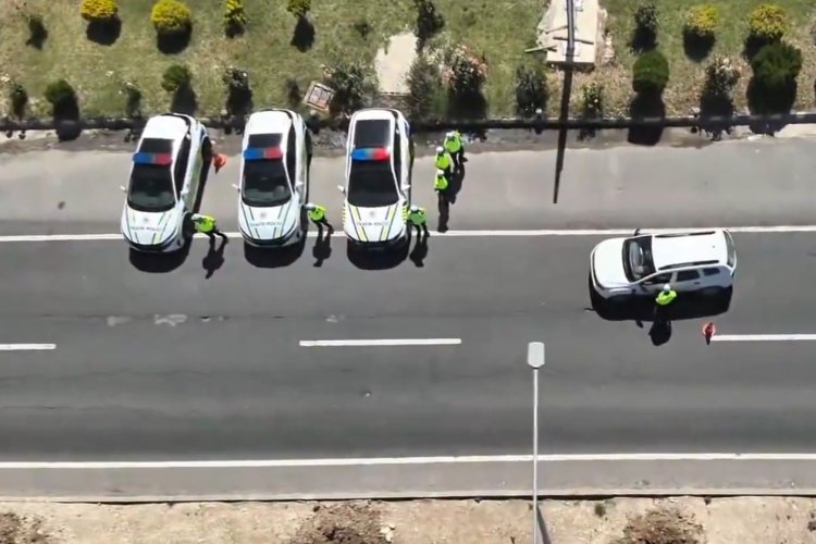 Şanlıurfa’da Drone Destekli Trafik Denetimi: Kırmızı Işık ve Emniyet Kemeri İhlalleri Havadan Takip Edildi