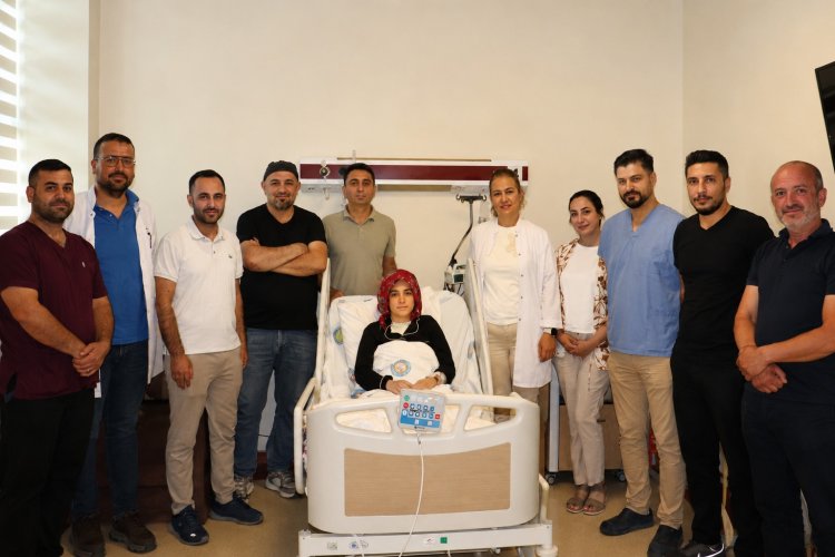 ANLIURFA'DA ZAMANLA YARIŞI KAZANDILAR: SEZARYEN SONRASI FELÇ GEÇİREN GENÇ ANNE SAĞLIĞINA KAVUŞTU