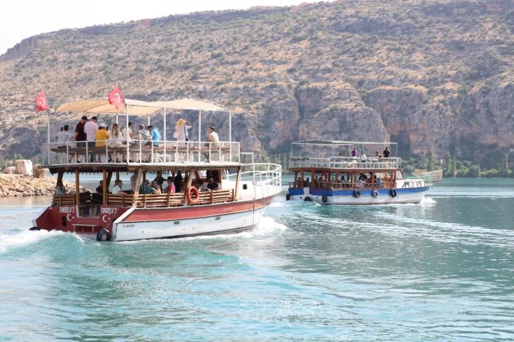 Halfeti’de Tekne Turları Tepki Çekiyor: Yüksek Ücret ve Nakit Ödeme Şikâyeti